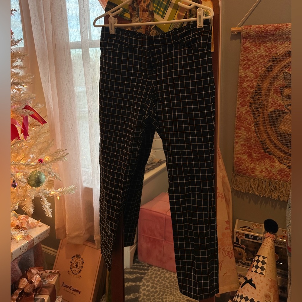 Worthington black & white grid-patterned pants.